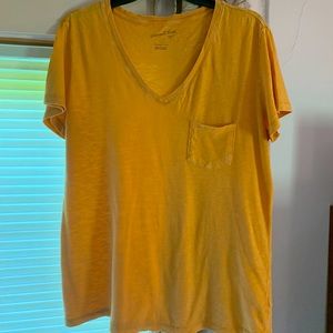 Yellow v neck tee Lg
